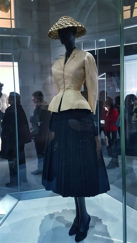 the bar dress dior